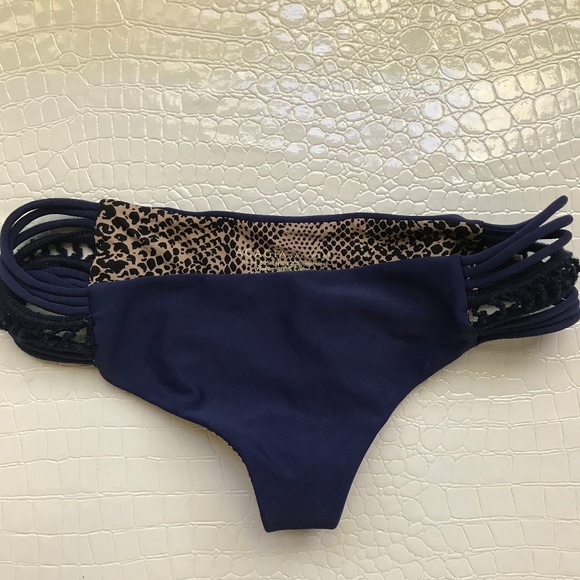 Acacia navy crochet side bikini bottoms size XS - Picture 1 of 2